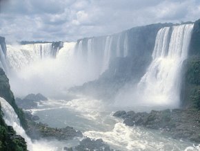 [Cataratas+del+Iguazu,+Argentina+brazil.jpg]