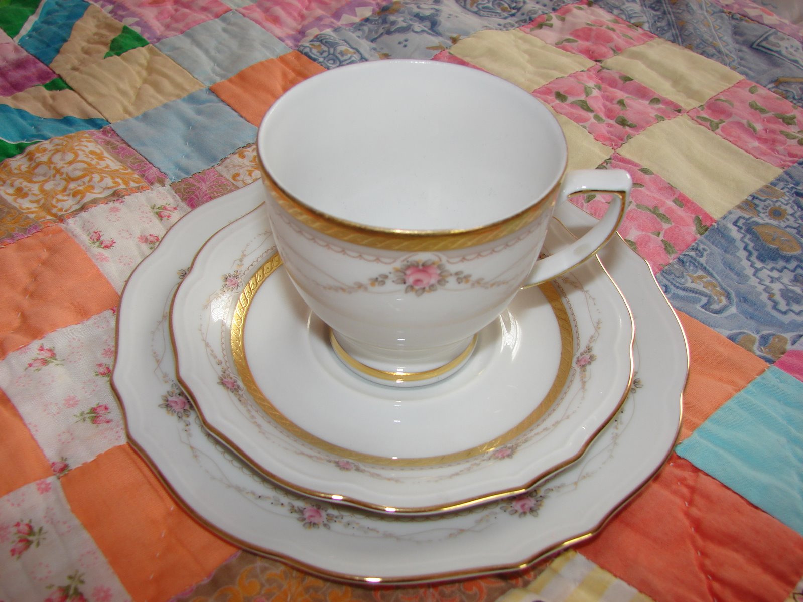 [Donna's+teacup.JPG]