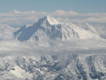 الذكرى السنوية الأولى لصعود جبل ايفرست ( قمة افرست )