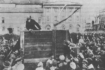 [Lenin-Trotzki_1920-05-20_auf_dem_Roten_Platz_(Retuschesmall.JPG]