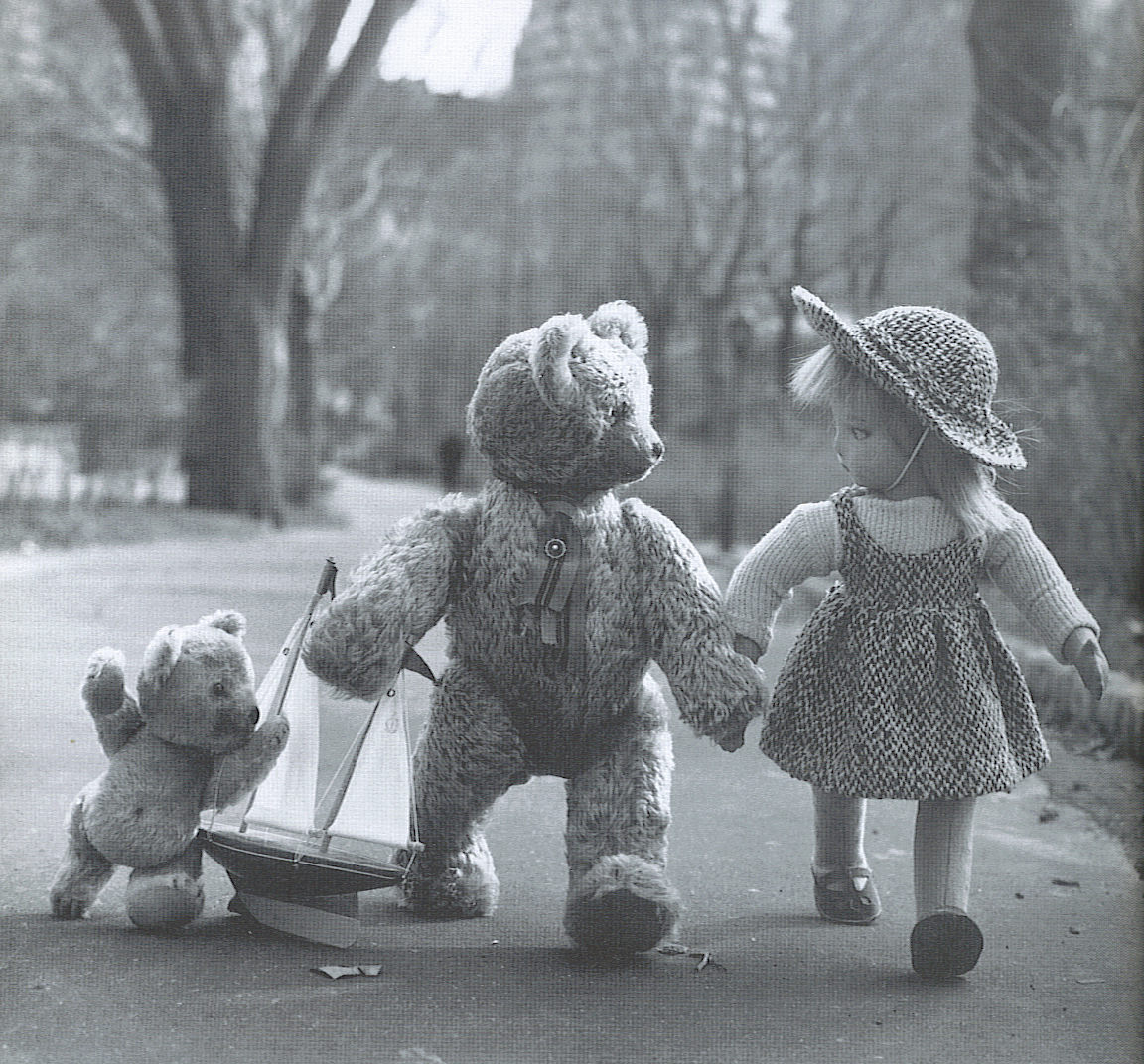 [Lonely_Doll_and_Bears_in_Park.JPG]