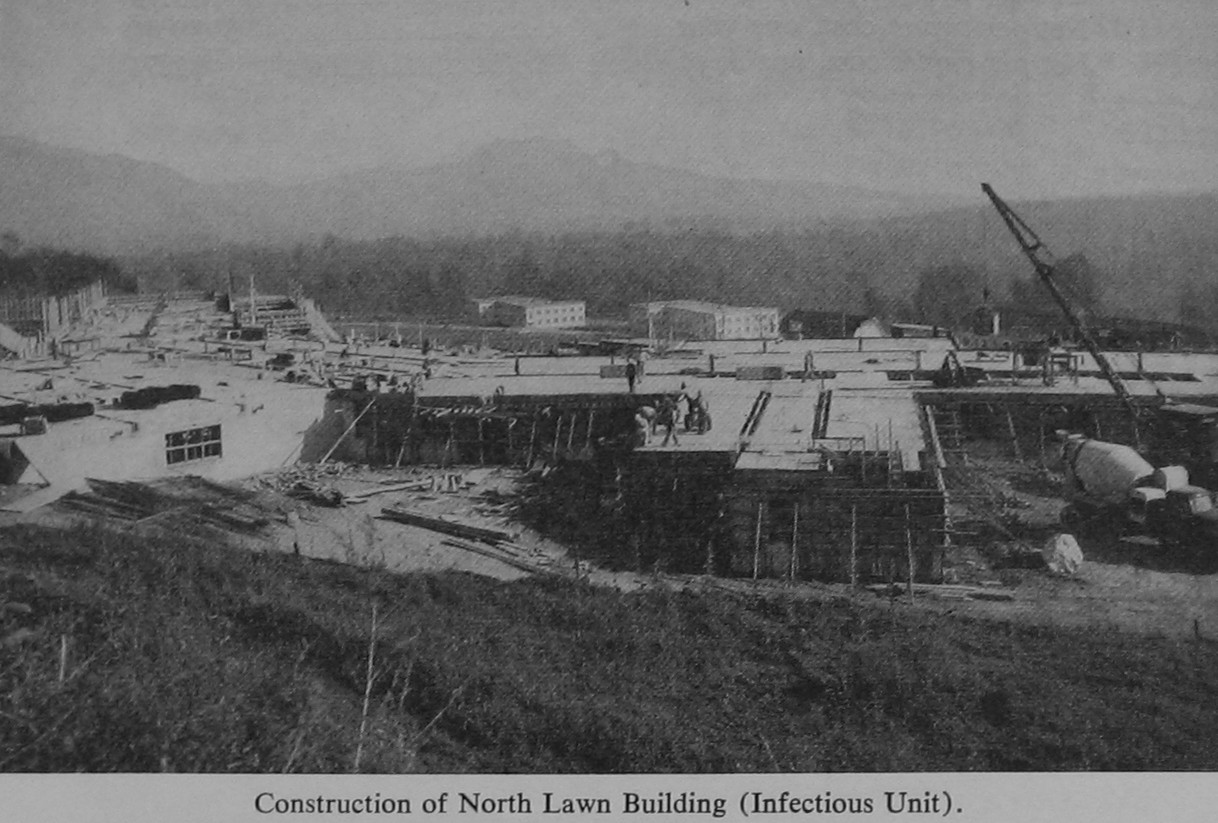 [North+Lawn+construction.JPG]