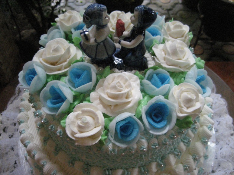 [my+first+wedding+cake1.JPG]