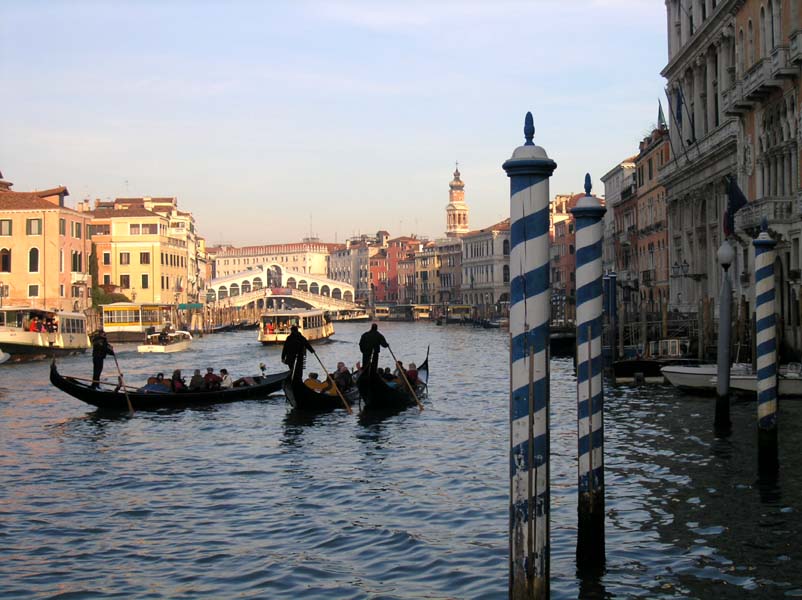 [gondolas+Venice.jpg]