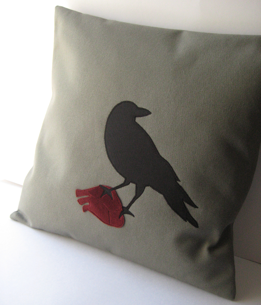 [white+angle+-+Crow+Pillow+with+anatomical+heart.jpg]