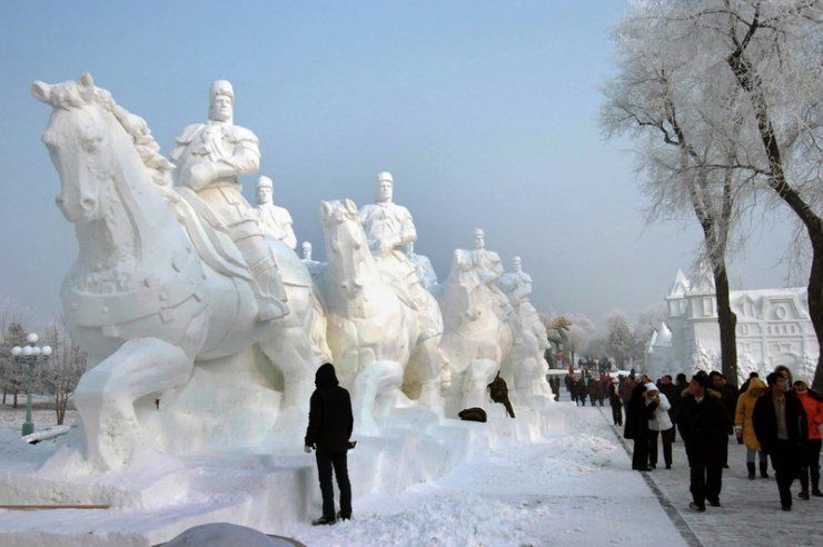 [Men+On+Horses+Ice+Sculpture.jpg]