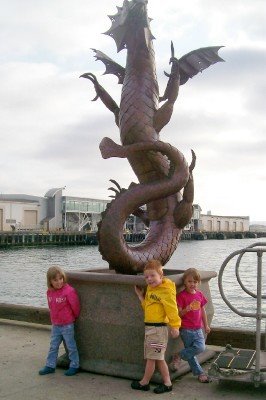 [kids+and+dragon+statue.jpg]