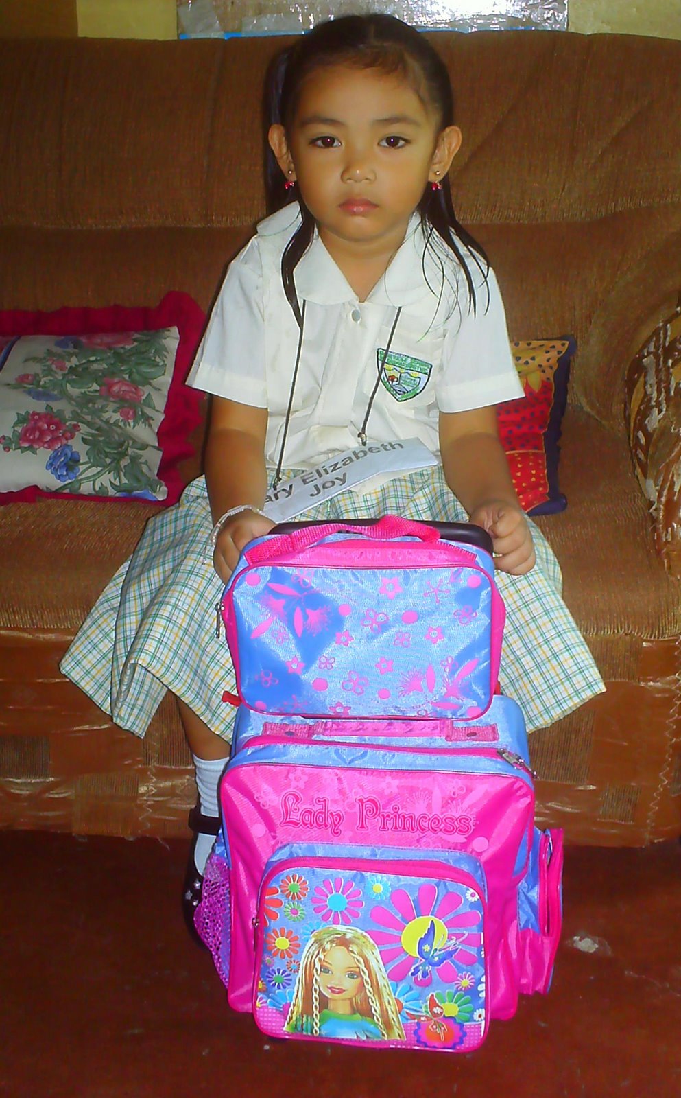 [Joy+with+her+new+bag+and+new+uniform.JPG]