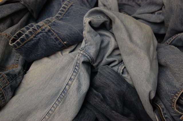 [worn+blue+jeans.jpg]