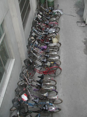 [bikes+in+chinaPB120056.jpg]