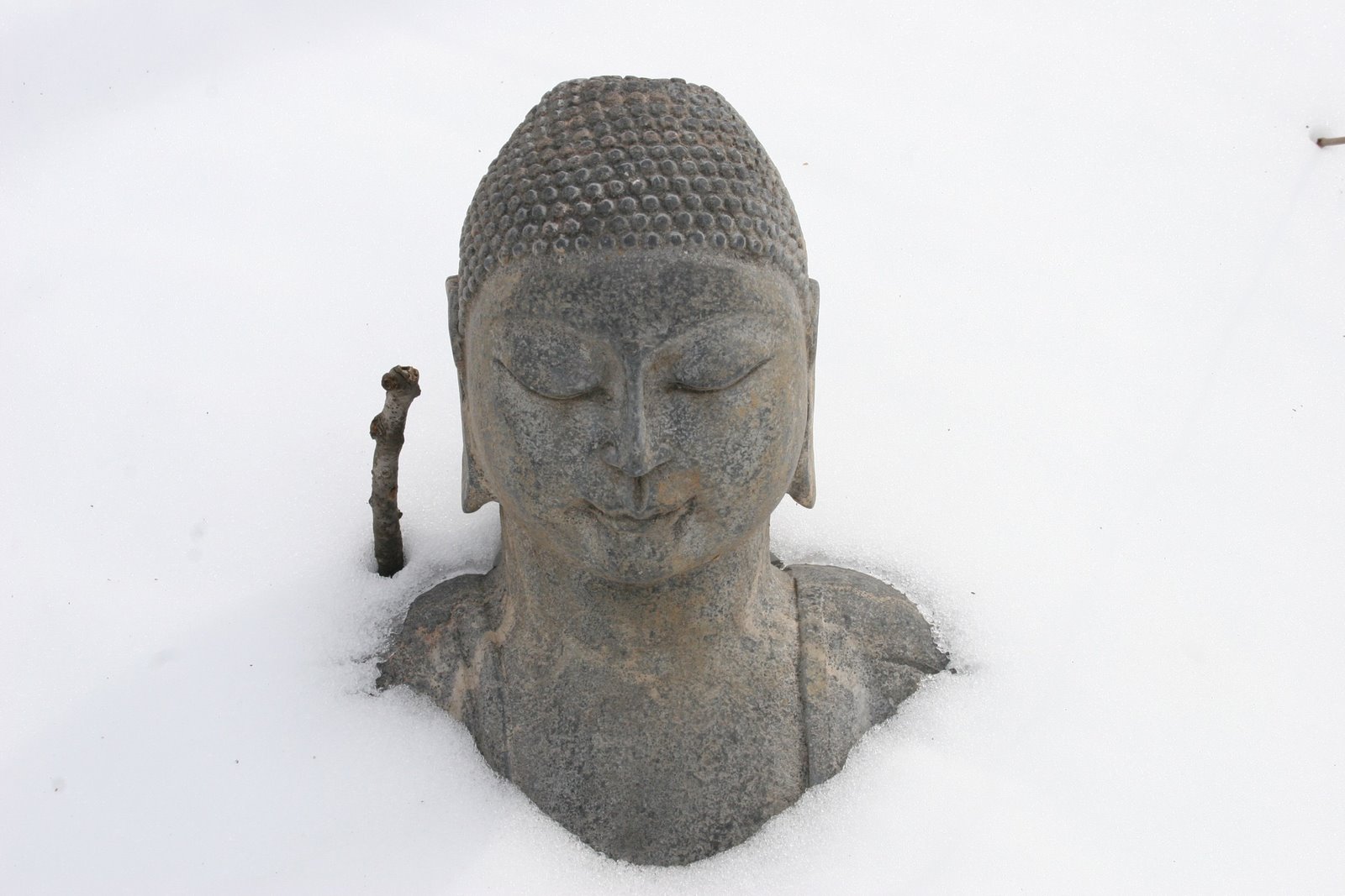 [snow+buddha.jpg]