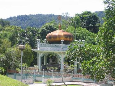 [Tomb-of-Sultan-Bolkiah-5th-Sultan-of-Brunei.jpg]