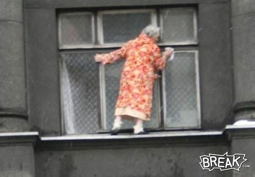 [16mar12-old-lady-washing-windows.jpg]