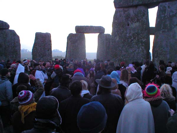 [winter-solstice-stonehenge-ritual-l.jpg]