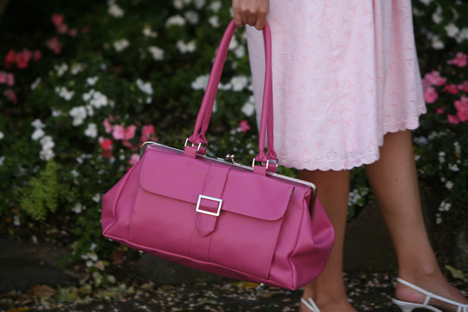 [pink+satchel.jpg]