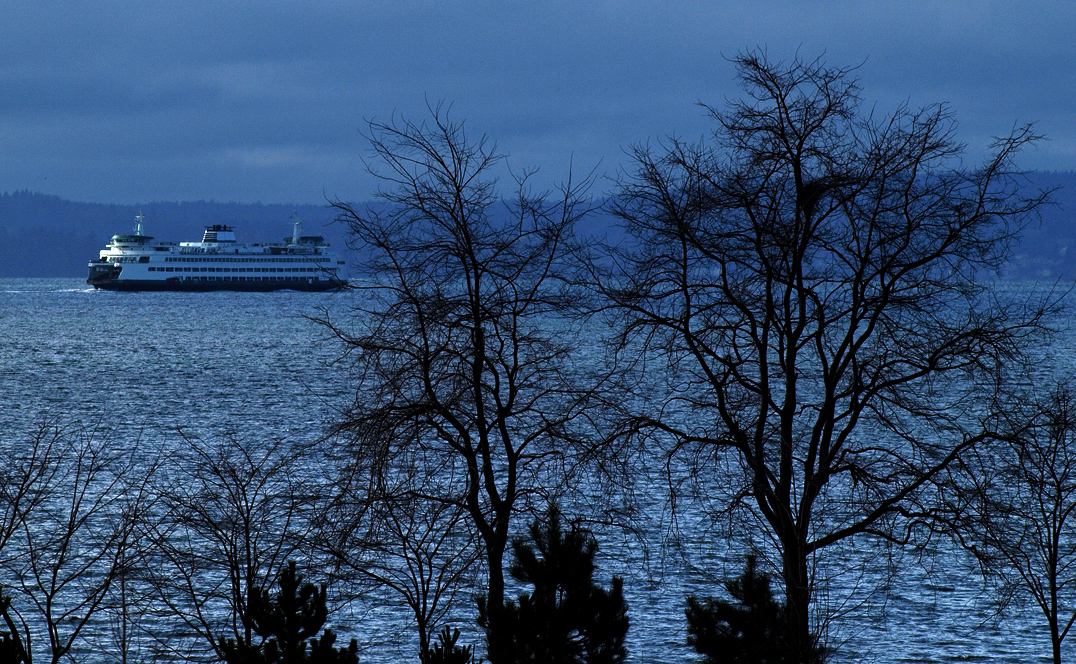 [blue-ferry-P1271765.jpg]
