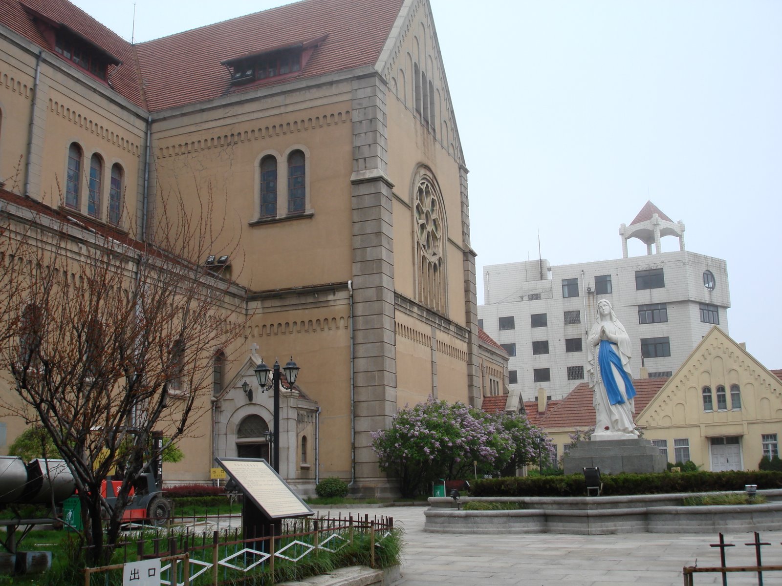 [Qingdao++2008+Closed+Catholic+Church+Bldgs_1.jpg]