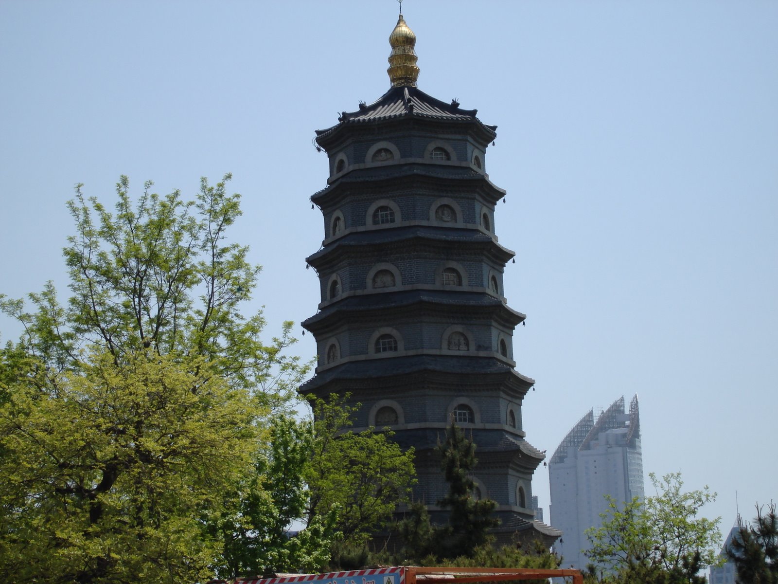 [Qingdao+2008+Zhanshan+Buddhist+Temple_27.jpg]
