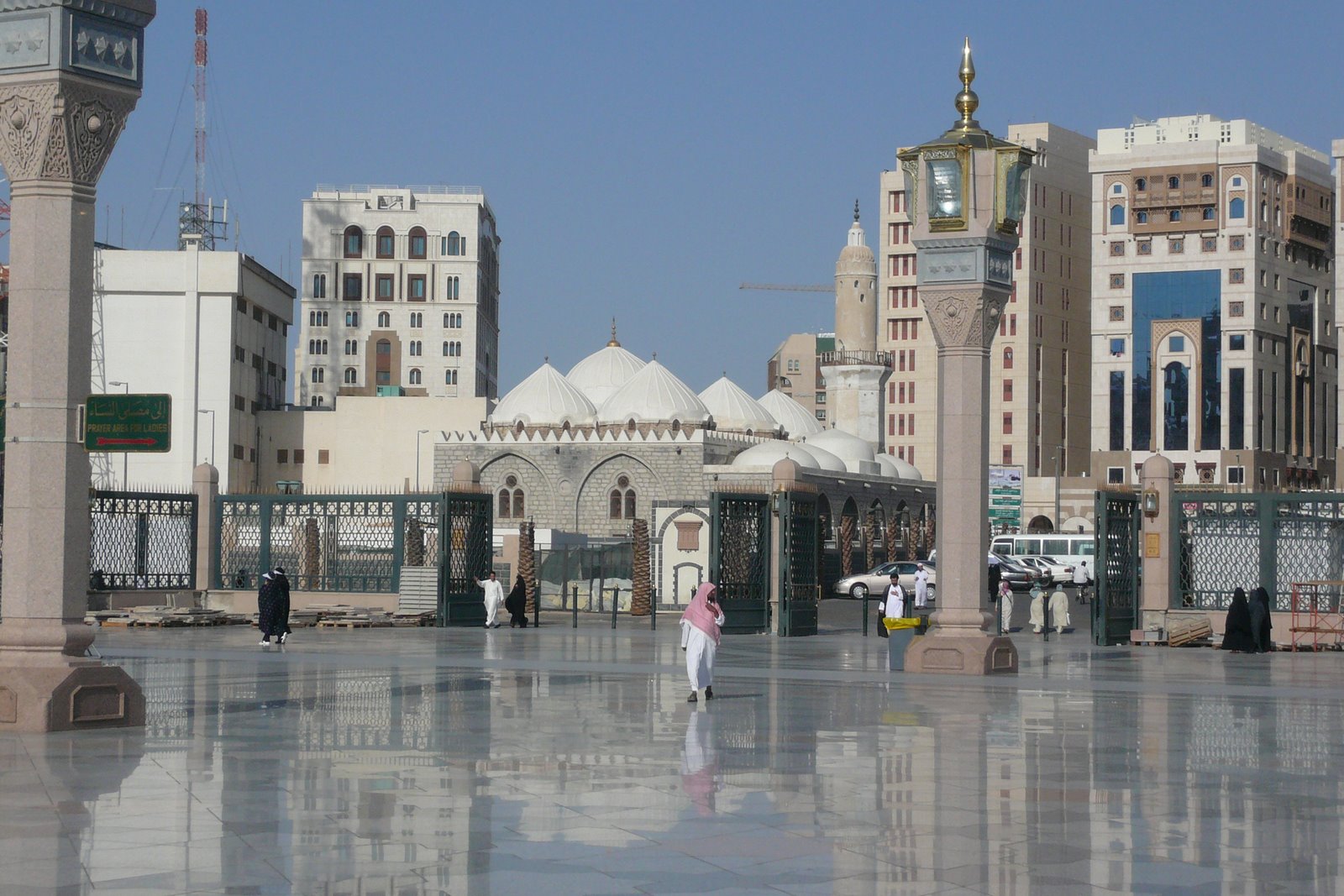 [P1020897+Masjid+al+Ghamamah.JPG]