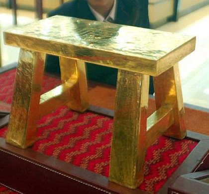 [gold-stool.jpg]