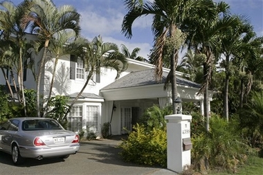 [hawaiian+house.jpg]