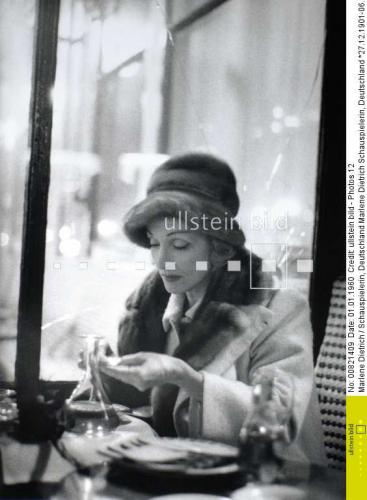 [Paris+1960+cafe.jpg]