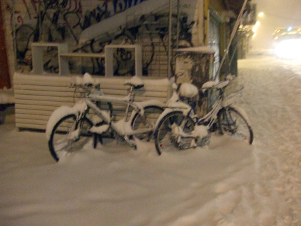 [bikes_snow.jpg]