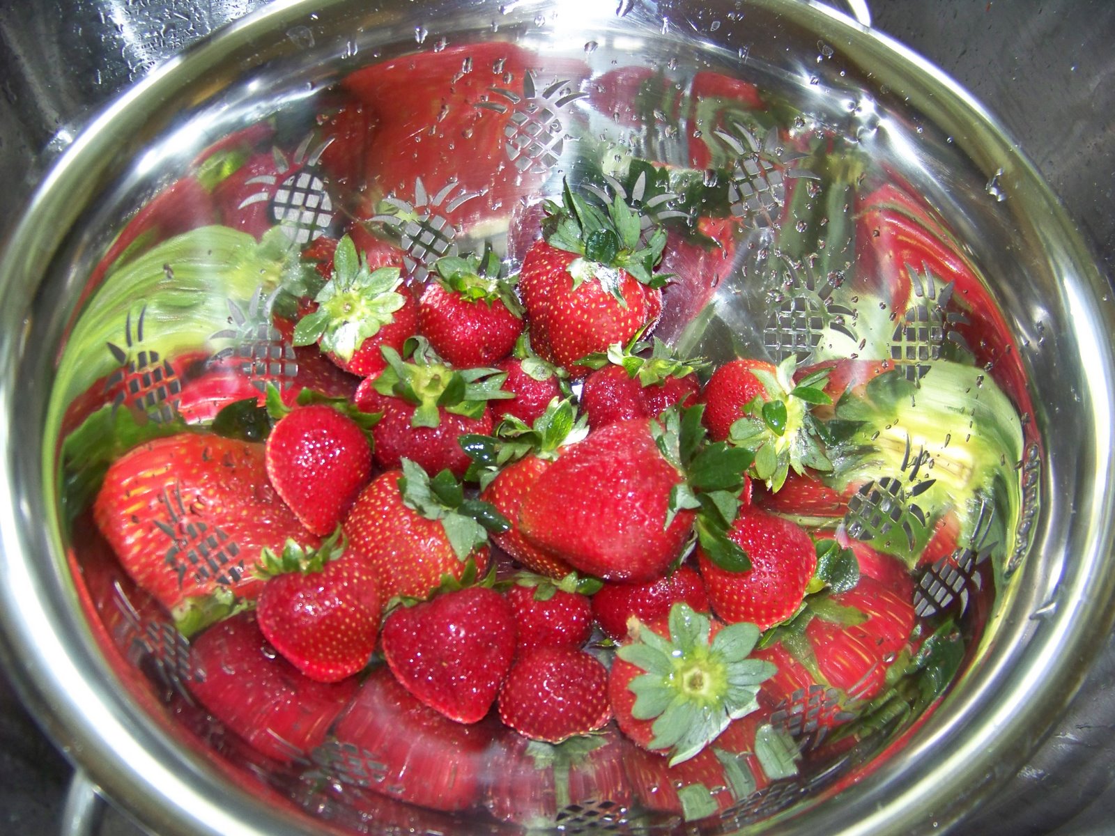 [fresh+strawberries.JPG]