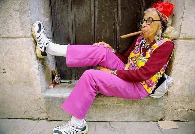 [Granny_smoking_cigar.jpg]