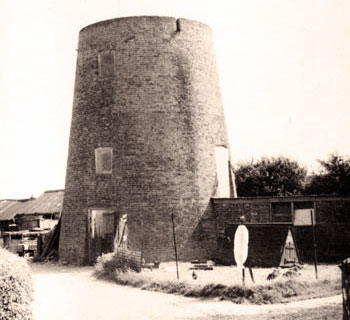 [Burgh-St-Peter-tower-1975.jpg]