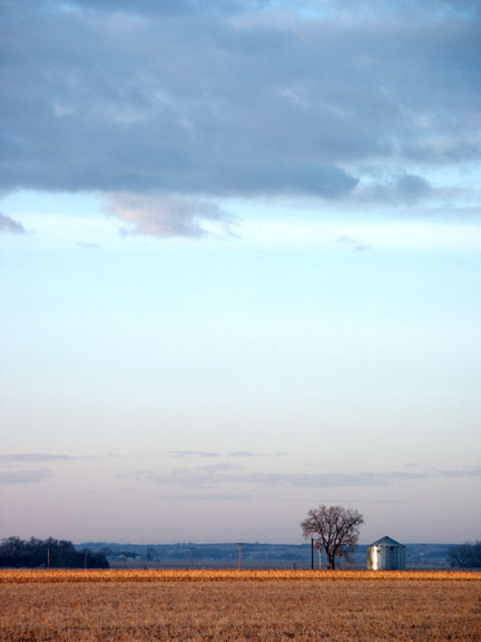 [Nebraska+skyline.jpg]