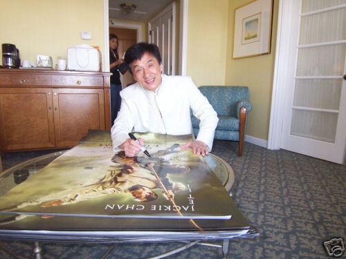 [Jackie+Chan+signing+Forbidden+Kingdom+poster.jpg]