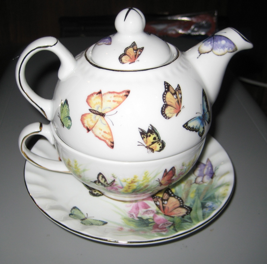 [teapot+from+laurie.JPG]