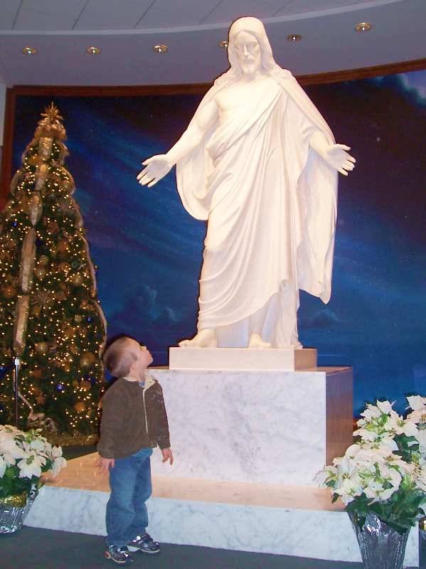 [Eli+with+Christus+statue+Standard+e-mail+view.jpg]