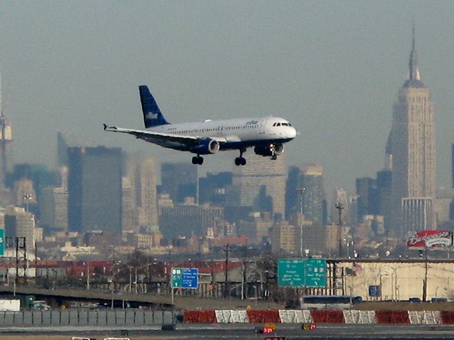 [Newark,+NJ+plane+landing.jpg]