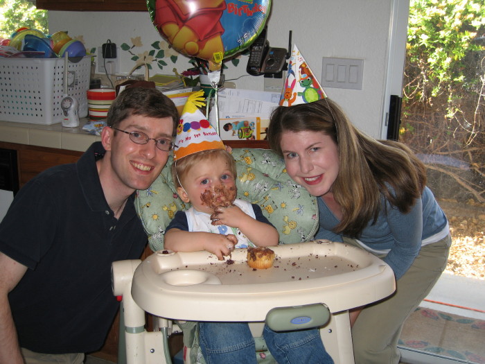 [William+and+parents-first+birthday+2_1_1.jpg]