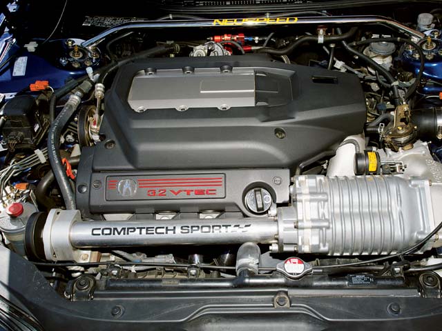 [0506ht_02z+2003_Acura_CL+Front_End_Motor_View.jpg]