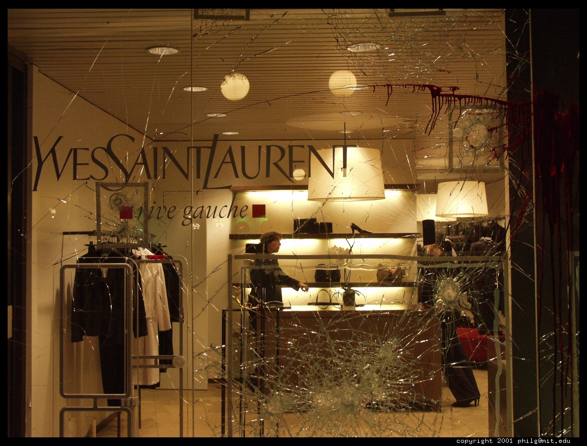 [smashed-window-at-fur-shop-on-bahnhofstrasse-zurich.half.jpg]