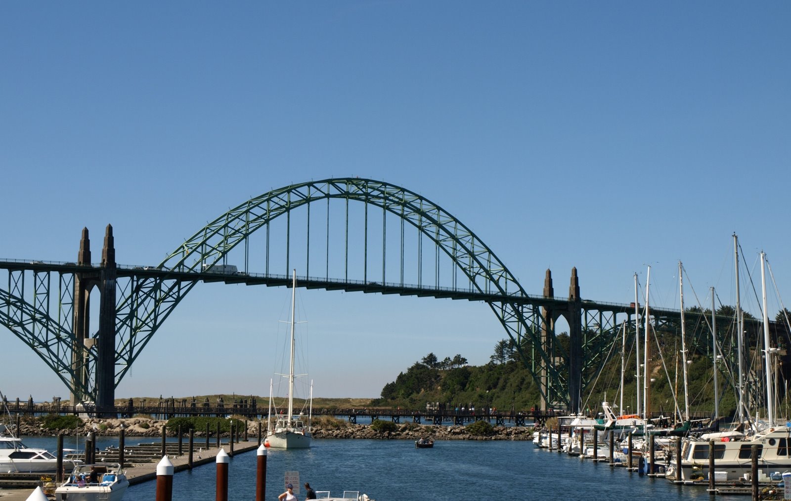 [Newport+Bridge.jpg]