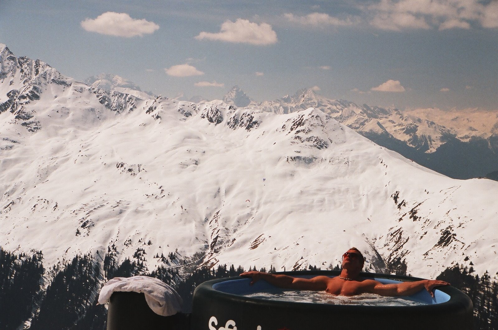 [hot+tub+on+the+mountain.JPG]