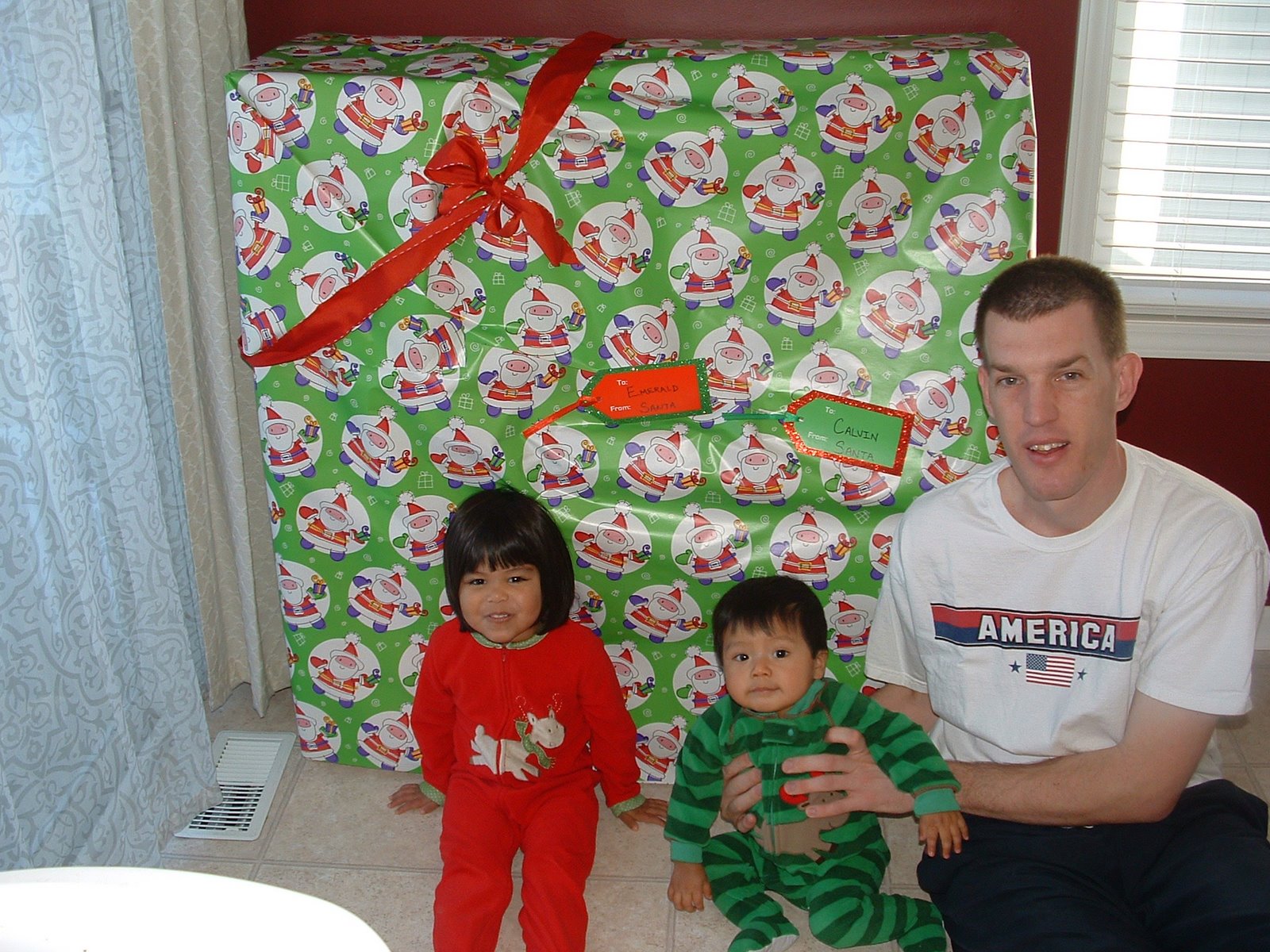 [December+2007-Christmas+&+Santa+012.jpg]