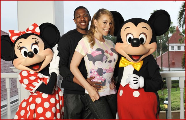 [mariah_carey_and_and_nick_cannon_posing_with_mickey_mouse1.jpg]