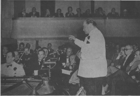 Francisco Canaro con su orquesta en 1957