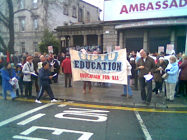 [SIPTU+protestors+,+Dublin+,+29-3-08..jpg]