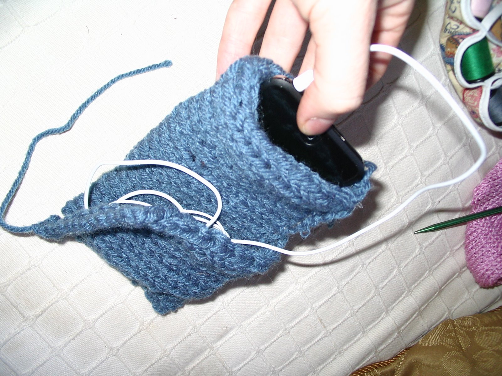 [knitted+ipod+sock.JPG]