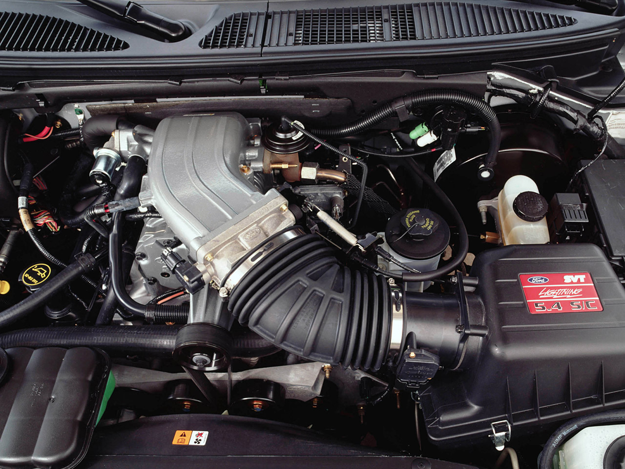 [2004-Ford-SVT-F-150-Lightning-Engine-1280x960.jpg]