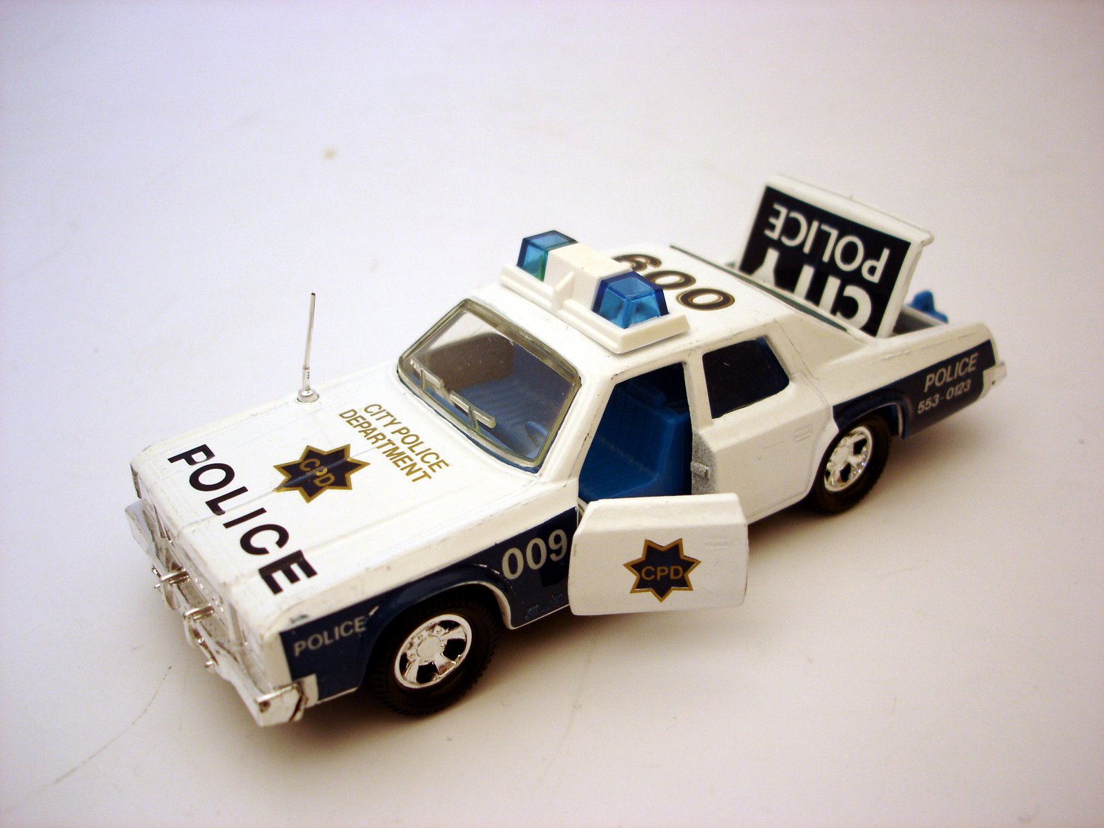 [SuperKings+K-78+US+Police+Car+1986+(5).JPG]