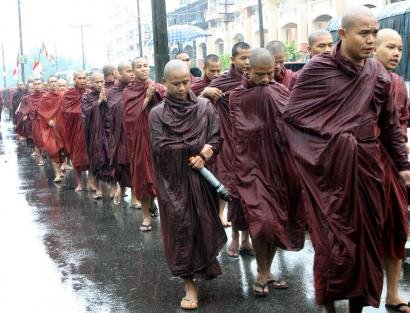 [Burma+Monks.bmp]