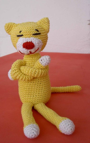 [yellow+stuffed+cat.jpg]