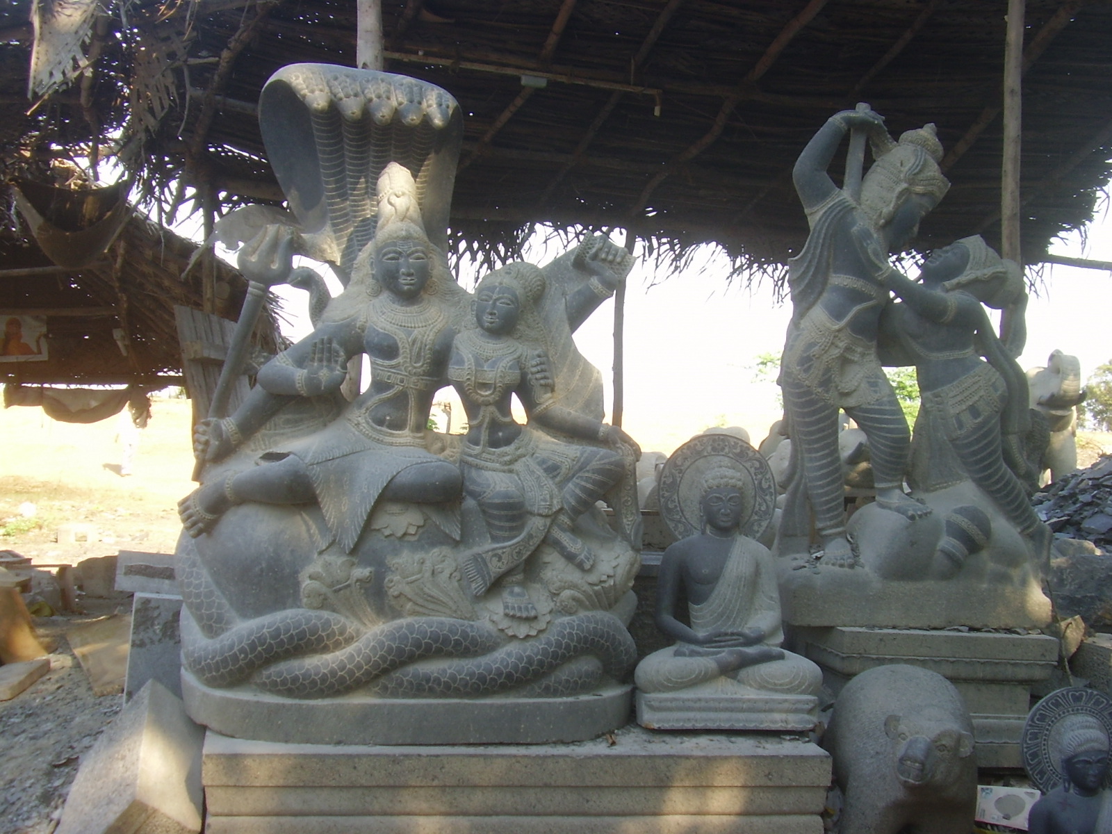 [Mamallapuram++Dancing+sirpam.jpg]